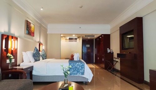 Room, 1 King Bed (Garden Serenity)