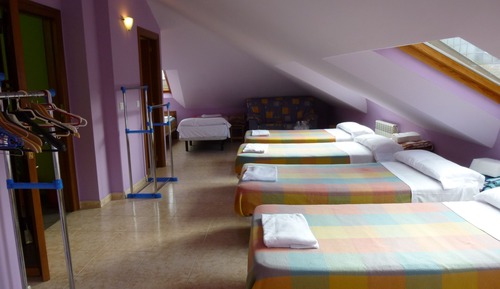 Room (9 people)