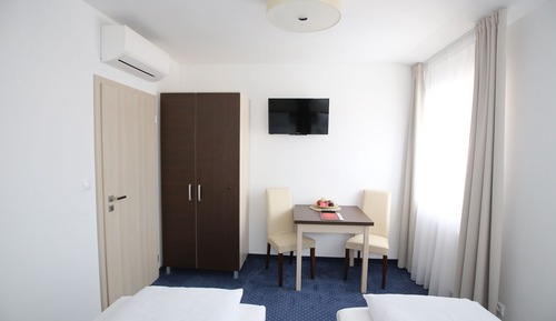 Basic Double Room, Kitchen