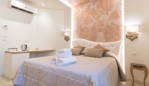 Deluxe Suite, 1 King Bed, Ensuite (Elisabetta)