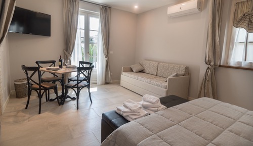 Deluxe Apartment, 1 Bedroom, Kitchen, Garden View (Uriel)
