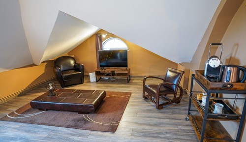 Room (Loft Industriel)