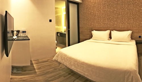 Standard Room, 1 King Bed