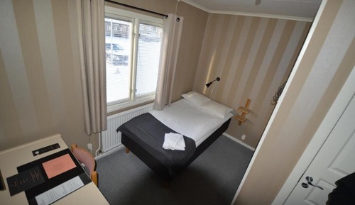 Single Room with private WC, shared shower