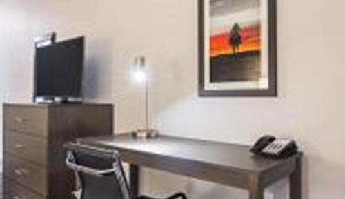 Room, 1 King Bed, Accessible, Non Smoking (Hearing, Mobility Bathtub w/Grab Bars)