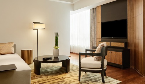 Premium Suite, 1 King Bed, Accessible (Lounge Access)