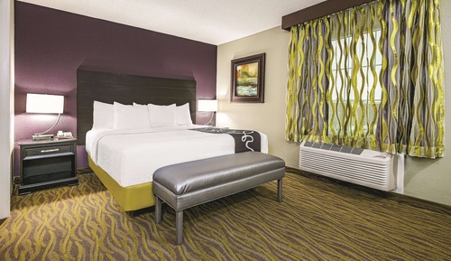 Suite, 1 King Bed, Non Smoking