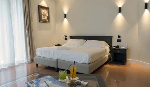 Deluxe Room, 1 King Bed, Balcony