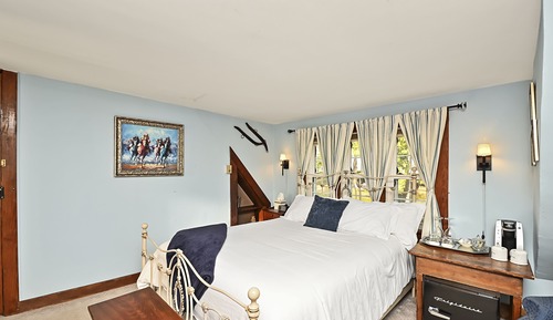 1796 Uncle Guy's Loft