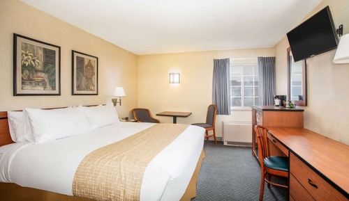 Room, 1 King Bed, Accessible, Non Smoking (Mobility)