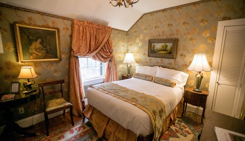 Room (Magnolia Room)