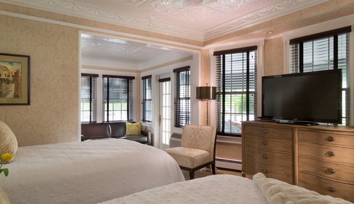 X Classic parlor room