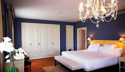 Premium Suite (Quadruple -)