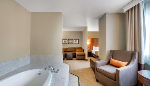 Suite, 1 King Bed, Non Smoking, Hot Tub