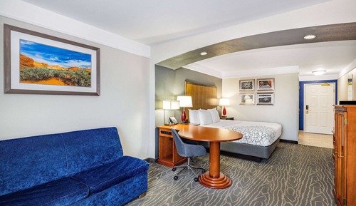 Suite, 1 King Bed, Non Smoking