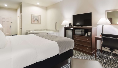 Standard Room, 1 King Bed, Non Smoking, Jetted Tub