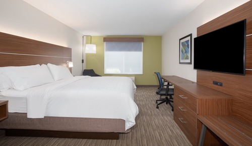 Suite, 1 King Bed, Accessible (Comm, Mobil, Accessible Tub)