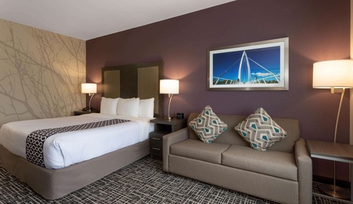 Deluxe Room, 1 King Bed, Accessible, Non Smoking (Mobility Accessible)