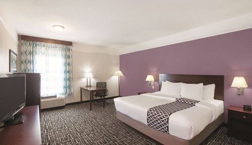 Deluxe Suite, 1 King Bed, Accessible, Non Smoking (Mobility,Hearing,Tub w/Grab Bars)