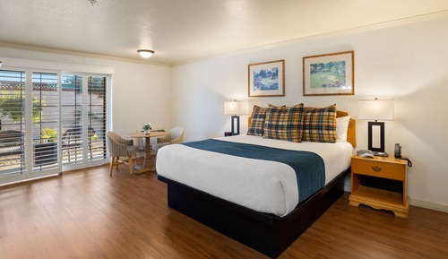 Standard Room, 1 King Bed
