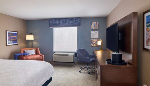 Room, 1 King Bed, Non Smoking (Drinks/Snacks)