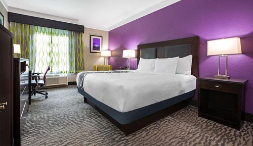 Deluxe Room, 1 King Bed, Accessible, Non Smoking (Hearing, Mobility Tub w/Grab Bars)