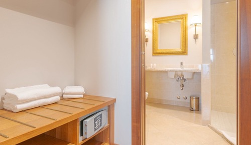 Superior Room, Lake View