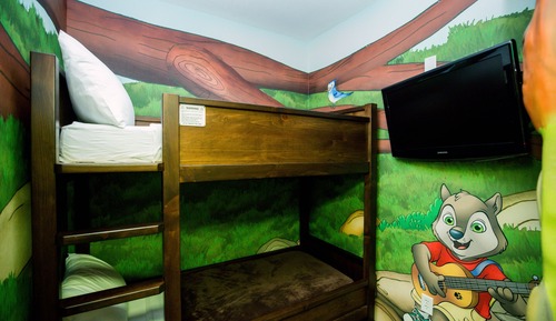 Wolf Den Suite Balcony - Waterpark Included