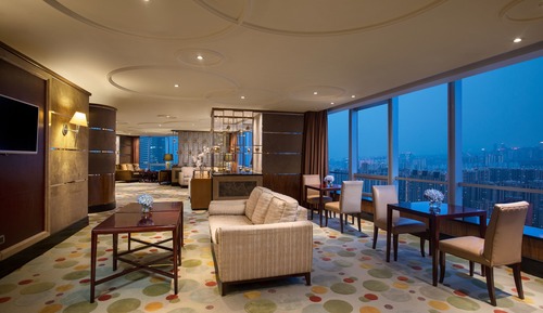 Standard Room, 1 King Bed, Business Lounge Access (Canal View, High Floor)