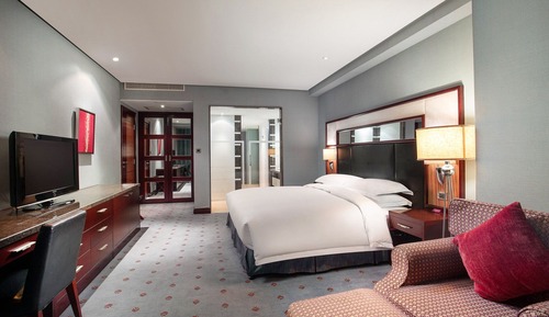 Suite, 1 Bedroom, Business Lounge Access (Canal View)