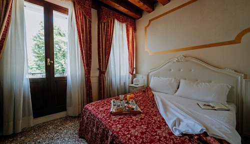 Deluxe Double or Twin Room (historical wing - no elevator)