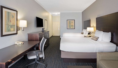 Room, 2 Queen Beds, Accessible (Roll-In Shower)