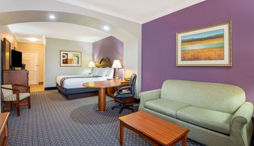 Deluxe Suite, 1 King Bed, Accessible, Non Smoking (Mobility Hearing Itesaired)