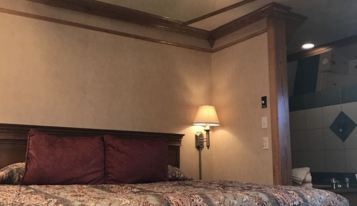 Suite, Jetted Tub