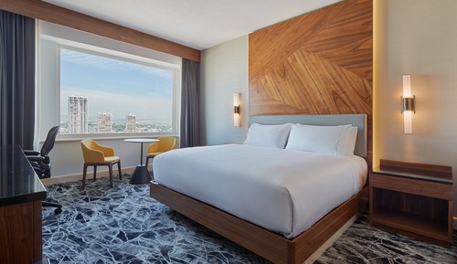 Standard Room (Fiesta Club, 1 King)