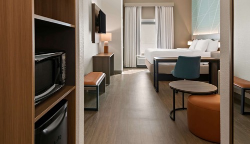 One King bed, non smoking, extended suite