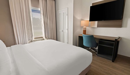 Suite, 1 King Bed with Sofa bed, Accessible, Non Smoking