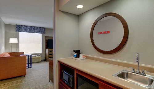 One king studio suite non smoking