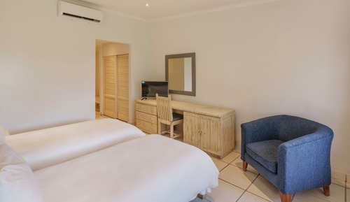Room, 2 Twin Beds, Garden View