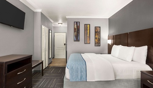 Room, 1 King Bed, Accessible, Non Smoking (Mobility)