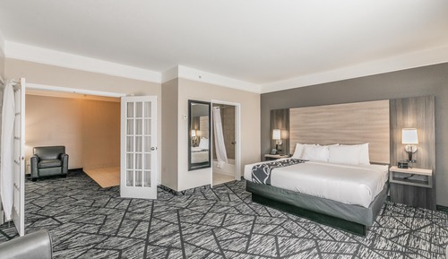 Presidential Suite, 1 King Bed, Accessible, Non Smoking (Mobility,Tub w/Grab Bars)