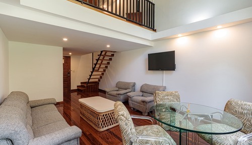 1 King Bed, 2 Level Room, Studio Suite