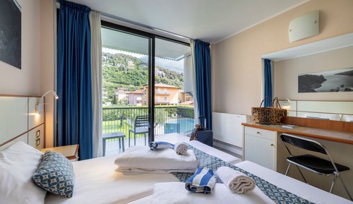 Comfort Room, Poolside