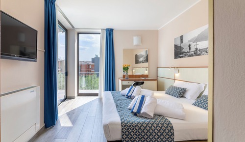 Comfort Room, Pool View, Corner