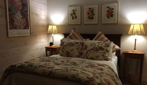 Dahlia Room