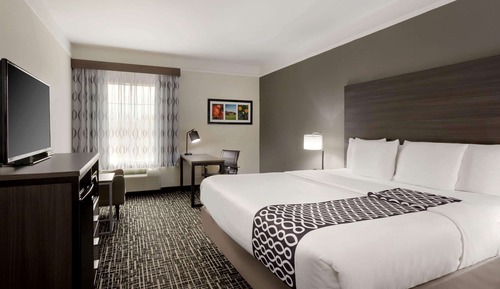 Room, 1 King Bed, Accessible, Non Smoking (Mobility/Hearing, Tub w/ Grab Bars)