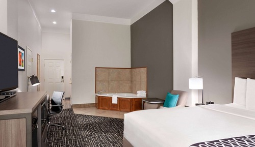 Suite, 1 King Bed, Non Smoking, Jetted Tub