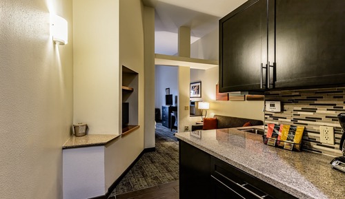 Studio Suite, 1 King Bed, Kitchen (Dining Area)