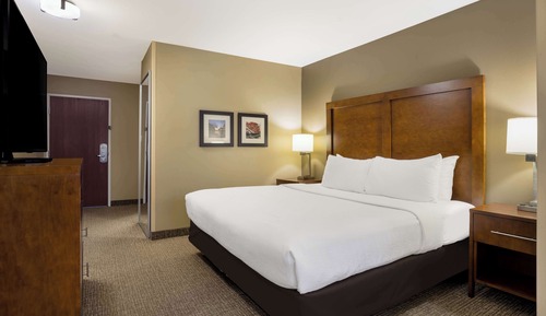 Suite, 1 King Bed, Accessible, Jetted Tub (with Sofabed)