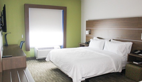 Standard Room, 1 King Bed, Accessible (Mobility Tub)